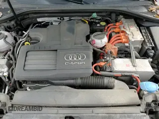 ✅ 2017 Audi A3 e-tron Sportback Premium • VIN: WAUUPBFF7HA085149 • Лот: 64723515. Опубликован ранее на Copart с пробегом 106 373 миль. Бесплатный доступ к архиву аукционных продаж из США и подробный отчёт об истории автомобиля на DreamBid. Изображение 13.