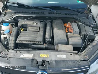 ✅ 2013 Volkswagen Jetta Hybrid SE • VIN: 3VW637AJ8DM238647 • Lot: 42733019. Listed on IAAI with 170,045 mi. Free auction sales archive from the USA and detailed vehicle history report at DreamBid. Image 14.