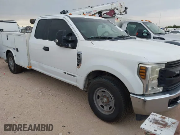 ✅ 2018 Ford F-350 • VIN: 1FD7X3ET2JEB85473 • Lot: 42365676. Listed on IAAI with 206,041 mi. Free auction sales archive from the USA and detailed vehicle history report at DreamBid. Image 1.