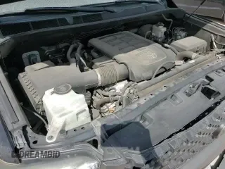 ✅ 2020 Toyota Tundra SR • VIN: 5TFRY5F10LX266837 • Lot: 82598605. Wystawiony na Copart z przebiegiem 84 938 mil. Bezpłatny archiwum sprzedaży aukcyjnych z USA i szczegółowy raport historii pojazdu na DreamBid. Zdjęcie 15.