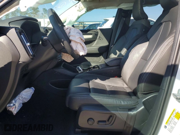 ✅ 2024 Volvo XC40 Plus Dark Theme • VIN: YV4L12UL0R2295769 • Lot: 73490025. Wystawiony na Copart z przebiegiem 15 727 mil. Bezpłatny archiwum sprzedaży aukcyjnych z USA i szczegółowy raport historii pojazdu na DreamBid. Zdjęcie 7.