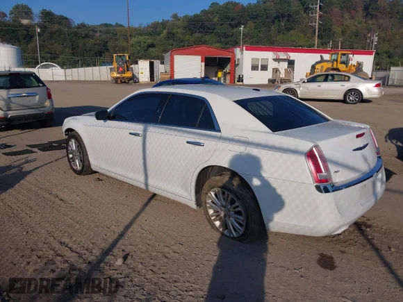 ✅ 2014 Chrysler 300 C • VIN: 2C3CCAKT9EH170060 • Lot: 43297294. Wystawiony na IAAI z przebiegiem 147 284 mil. Bezpłatny archiwum sprzedaży aukcyjnych z USA i szczegółowy raport historii pojazdu na DreamBid. Zdjęcie 3.