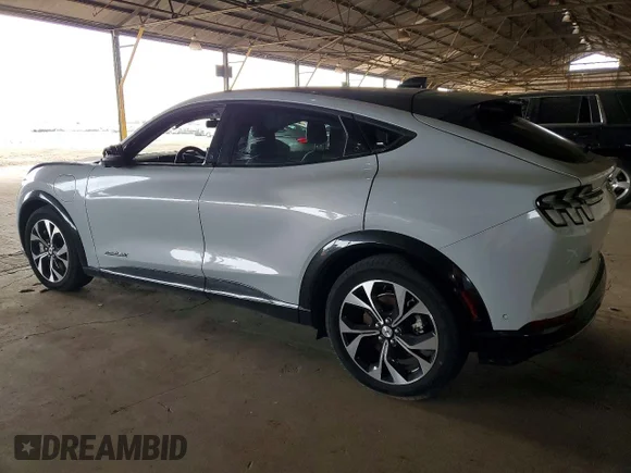 ✅ 2023 Ford Mustang Mach-E Premium • VIN: 3FMTK3SU8PMA85049 • Lot: 98230485. Wystawiony na Copart z przebiegiem Nie podano. Bezpłatny archiwum sprzedaży aukcyjnych z USA i szczegółowy raport historii pojazdu na DreamBid. Zdjęcie 2.