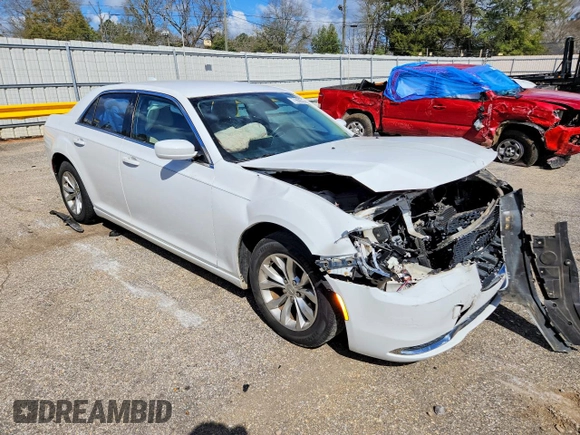 ✅ 2015 Chrysler 300 Limited • VIN: 2C3CCAAG6FH779600 • Lot: 79680555. Wystawiony na Copart z przebiegiem 114 362 mil. Bezpłatny archiwum sprzedaży aukcyjnych z USA i szczegółowy raport historii pojazdu na DreamBid. Zdjęcie 4.