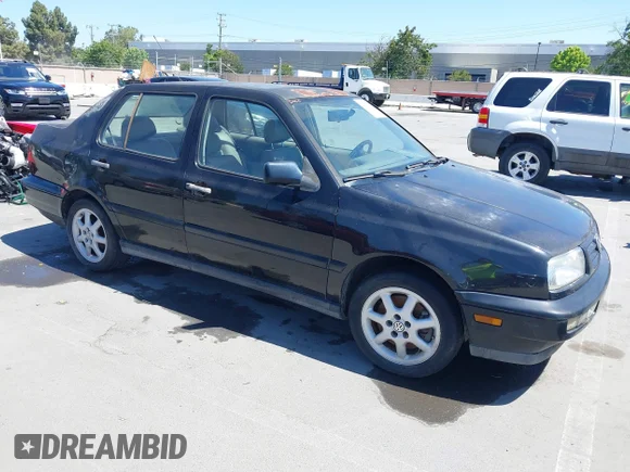 ✅ 1998 Volkswagen Jetta • VIN: 3VWTD81H5WM203358 • Lot: 42311079. Wystawiony na IAAI z przebiegiem 191 037 mil. Bezpłatny archiwum sprzedaży aukcyjnych z USA i szczegółowy raport historii pojazdu na DreamBid. Zdjęcie 1.