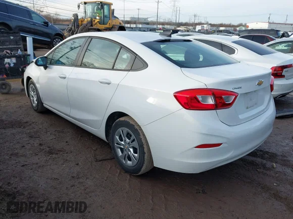 ✅ 2019 Chevrolet Cruze LS • VIN: 1G1BC5SMXK7150987 • Lot: 44028855. Wystawiony na IAAI z przebiegiem 104 079 mil. Bezpłatny archiwum sprzedaży aukcyjnych z USA i szczegółowy raport historii pojazdu na DreamBid. Zdjęcie 3.