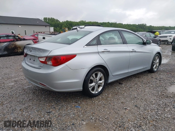 ✅ 2011 Hyundai Sonata Limited • VIN: 5NPEC4AC2BH305048 • Lot: 45178003. Wystawiony na IAAI z przebiegiem 184 000 mil. Bezpłatny archiwum sprzedaży aukcyjnych z USA i szczegółowy raport historii pojazdu na DreamBid. Zdjęcie 4.
