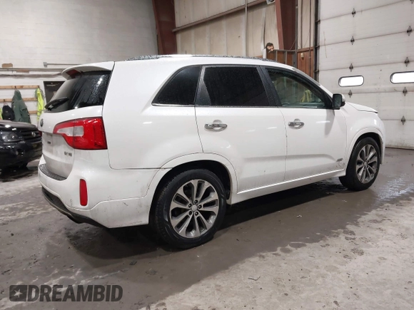 ✅ 2015 Kia Sorento SX Limited • VIN: 5XYKWDA74FG598882 • Lot: 44546618. Wystawiony na IAAI z przebiegiem 153 797 mil. Bezpłatny archiwum sprzedaży aukcyjnych z USA i szczegółowy raport historii pojazdu na DreamBid. Zdjęcie 4.