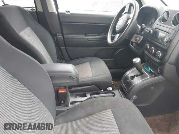 ✅ 2014 Jeep Compass Sport • VIN: 1C4NJCBA3ED594612 • Lot: 41549645. Wystawiony na IAAI z przebiegiem 193 396 mil. Bezpłatny archiwum sprzedaży aukcyjnych z USA i szczegółowy raport historii pojazdu na DreamBid. Zdjęcie 5.