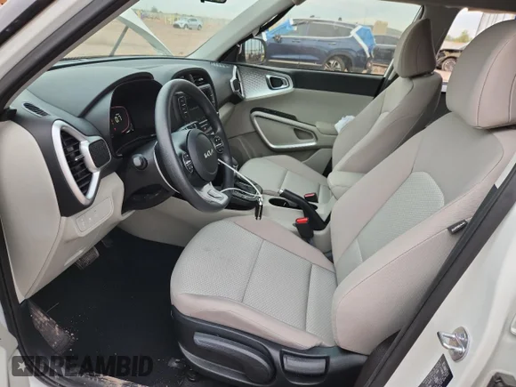 ✅ 2023 Kia Soul LX • VIN: KNDJ23AU2P7862333 • Lot: 77654065. Wystawiony na Copart z przebiegiem 21 863 mil. Bezpłatny archiwum sprzedaży aukcyjnych z USA i szczegółowy raport historii pojazdu na DreamBid. Zdjęcie 7.