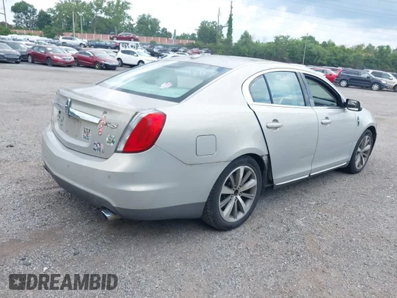 ✅ 2009 Lincoln MKS • VIN: 1LNHM93RX9G610591 • Лот: 42740886. Опубліковано раніше на IAAI з пробігом 184 086 миль. Безкоштовний доступ до архіву аукціонних продажів зі США та докладний звіт про історію автомобіля на DreamBid. Зображення 4.