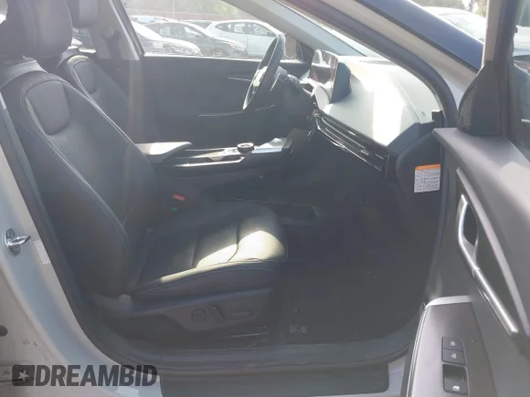 ✅ 2022 Kia EV6 Wind • VIN: KNDC3DLC4N5087901 • Лот: 42962238. Опубліковано раніше на IAAI з пробігом 32 613 миль. Безкоштовний доступ до архіву аукціонних продажів зі США та докладний звіт про історію автомобіля на DreamBid. Зображення 5.