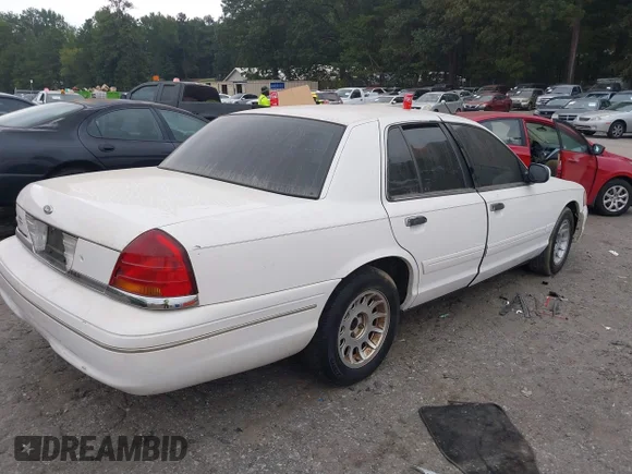 ✅ 2002 Ford Crown Victoria LX • VIN: 2FAFP74W32X158579 • Lot: 39929901. Wystawiony na IAAI z przebiegiem 136 992 mil. Bezpłatny archiwum sprzedaży aukcyjnych z USA i szczegółowy raport historii pojazdu na DreamBid. Zdjęcie 4.