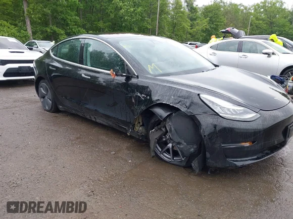 ✅ 2019 Tesla Model 3 Mid Range • VIN: 5YJ3E1EA4KF305138 • Lot: 45036178. Wystawiony na IAAI z przebiegiem 49 052 mil. Bezpłatny archiwum sprzedaży aukcyjnych z USA i szczegółowy raport historii pojazdu na DreamBid. Zdjęcie 1.