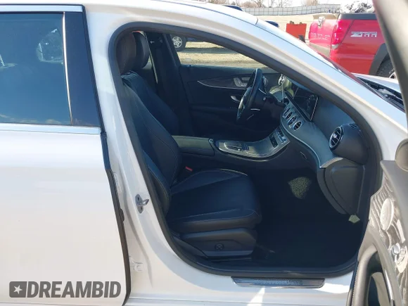 ✅ 2021 Mercedes-Benz E 350 • VIN: W1KZF8EB7MA967225 • Lot: 44368669. Wystawiony na IAAI z przebiegiem 76 783 mil. Bezpłatny archiwum sprzedaży aukcyjnych z USA i szczegółowy raport historii pojazdu na DreamBid. Zdjęcie 5.
