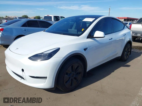 ✅ 2024 Tesla Model Y Long Range • VIN: 7SAYGDEEXRA290336 • Lot: 44161319. Wystawiony na IAAI z przebiegiem 19 308 mil. Bezpłatny archiwum sprzedaży aukcyjnych z USA i szczegółowy raport historii pojazdu na DreamBid. Zdjęcie 2.