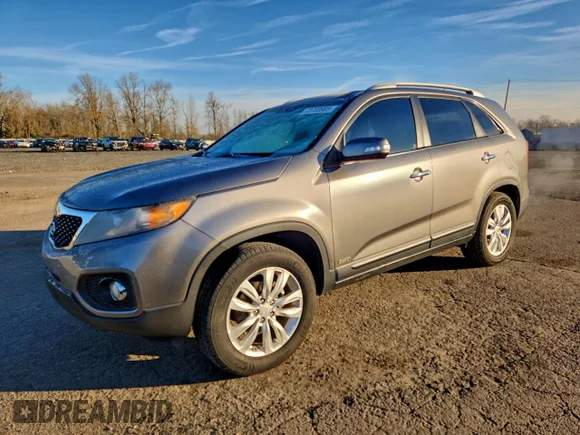 ✅ 2011 Kia Sorento LX • VIN: 5XYKTDA21BG168038 • Lot: 73703905. Wystawiony na Copart z przebiegiem 187 666 mil. Bezpłatny archiwum sprzedaży aukcyjnych z USA i szczegółowy raport historii pojazdu na DreamBid. Zdjęcie 1.
