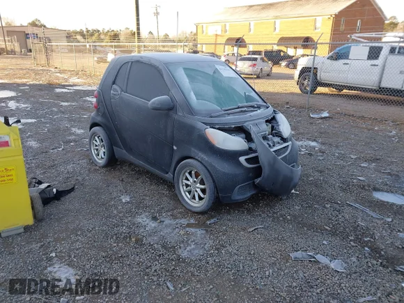✅ 2013 Smart fortwo Pure • VIN: WMEEJ3BA6DK669606 • Lot: 44158164. Wystawiony na IAAI z przebiegiem 138 351 mil. Bezpłatny archiwum sprzedaży aukcyjnych z USA i szczegółowy raport historii pojazdu na DreamBid. Zdjęcie 1.