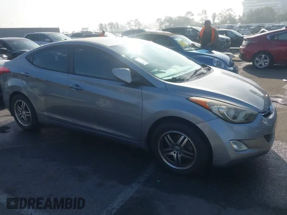 ✅ 2013 Hyundai Elantra Limited • VIN: KMHDH4AE3DU491282 • Лот: 43975410. Опубліковано раніше на IAAI з пробігом 147 698 миль. Безкоштовний доступ до архіву аукціонних продажів зі США та докладний звіт про історію автомобіля на DreamBid. Зображення 1.