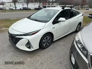 ✅ 2017 Toyota Prius Plus • VIN: JTDKARFP2H3066803 • Лот: 94490205. Опубликован ранее на Copart с пробегом 92 005 миль. Бесплатный доступ к архиву аукционных продаж из США и подробный отчёт об истории автомобиля на DreamBid. Изображение 11.
