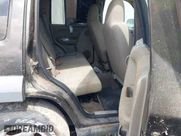 ✅ 2005 Jeep Liberty Sport • VIN: 1J4GL48K95W658899 • Lot: 41914218. Listed on IAAI with 218,755 mi. Free auction sales archive from the USA and detailed vehicle history report at DreamBid. Image 8.