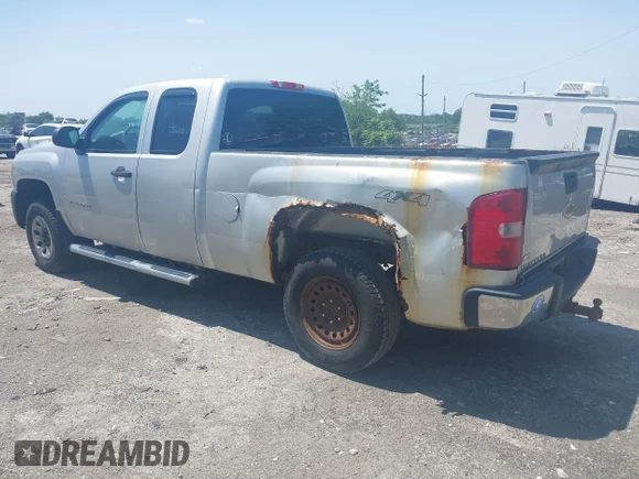 ✅ 2011 Chevrolet Silverado 1500 Work Truck • VIN: 1GCRKPE3XBZ313956 • Lot: 42403566. Wystawiony na IAAI z przebiegiem Nie podano. Bezpłatny archiwum sprzedaży aukcyjnych z USA i szczegółowy raport historii pojazdu na DreamBid. Zdjęcie 3.
