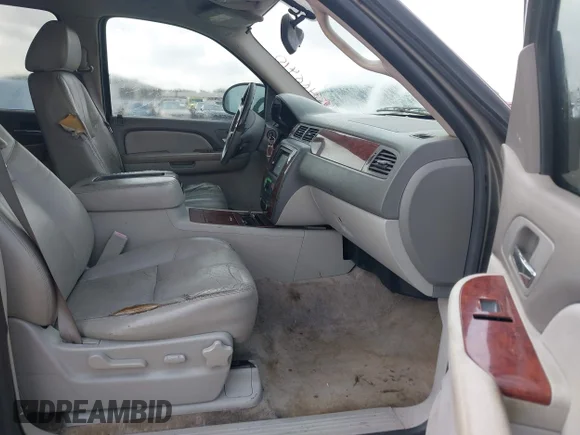 ✅ 2009 Chevrolet Suburban 2LT • VIN: 1GNFC26J59R212535 • Lot: 45466410. Listed on IAAI with 273,239 mi. Free auction sales archive from the USA and detailed vehicle history report at DreamBid. Image 5.