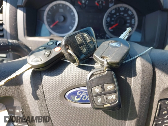 ✅ 2010 Ford Escape XLT • VIN: 1FMCU9DG8AKB65292 • Lot: 44487263. Wystawiony na IAAI z przebiegiem 128 907 mil. Bezpłatny archiwum sprzedaży aukcyjnych z USA i szczegółowy raport historii pojazdu na DreamBid. Zdjęcie 11.