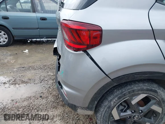 ✅ 2025 Hyundai Venue SEL • VIN: KMHRC8A36SU405504 • Lot: 44584626. Wystawiony na IAAI z przebiegiem 10 101 mil. Bezpłatny archiwum sprzedaży aukcyjnych z USA i szczegółowy raport historii pojazdu na DreamBid. Zdjęcie 6.