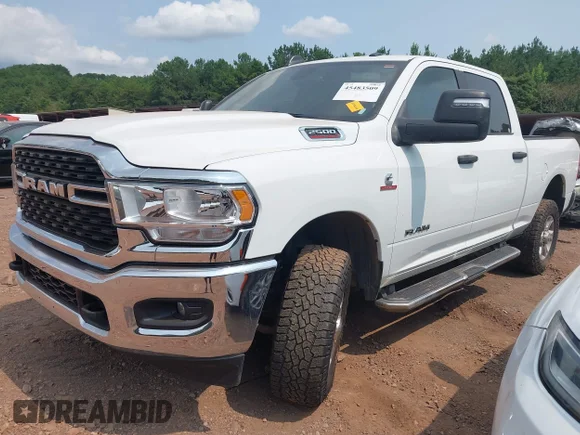 ✅ 2024 Ram 2500 Big Horn • VIN: 3C6UR5DL8RG340327 • Лот: 45483509. Опубликован ранее на IAAI с пробегом 45 241 миль. Бесплатный доступ к архиву аукционных продаж из США и подробный отчёт об истории автомобиля на DreamBid. Изображение 2.