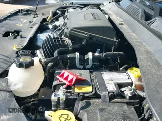 ✅ 2025 Jeep Compass Limited • VIN: 3C4NJDCN2ST613695 • Lot: 43774030. Wystawiony na IAAI z przebiegiem 7 217 mil. Bezpłatny archiwum sprzedaży aukcyjnych z USA i szczegółowy raport historii pojazdu na DreamBid. Zdjęcie 19.