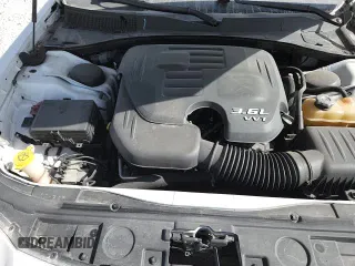 ✅ 2018 Chrysler 300 S • VIN: 2C3CCABG3JH245123 • Lot: 92038625. Listed on Copart with 121,917 mi. Free auction sales archive from the USA and detailed vehicle history report at DreamBid. Image 13.