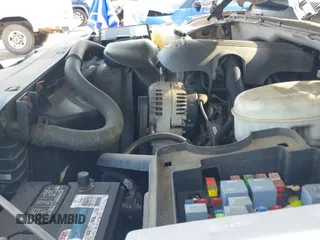 2004 Chevrolet Silverado 1500 Work Truck z VIN 1GCEC14V74Z281238, wystawiony jako IAAI lot #42537318 z przebiegiem 119 429 mil mil oraz . Historia ofert i sprzedaży dostępna na DreamBid. Obrazek 19.