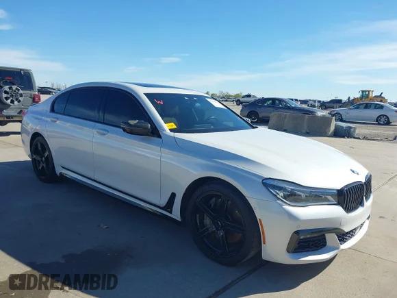 ✅ 2017 BMW 7 Series 750i • VIN: WBA7F0C39HGM21721 • Lot: 43900078. Wystawiony na IAAI z przebiegiem 79 936 mil. Bezpłatny archiwum sprzedaży aukcyjnych z USA i szczegółowy raport historii pojazdu na DreamBid. Zdjęcie 1.