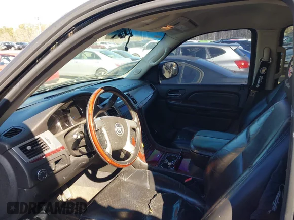 ✅ 2008 Cadillac Escalade • VIN: 1GYEC63828R134754 • Lot: 41637495. Wystawiony na IAAI z przebiegiem 228 755 mil. Bezpłatny archiwum sprzedaży aukcyjnych z USA i szczegółowy raport historii pojazdu na DreamBid. Zdjęcie 5.