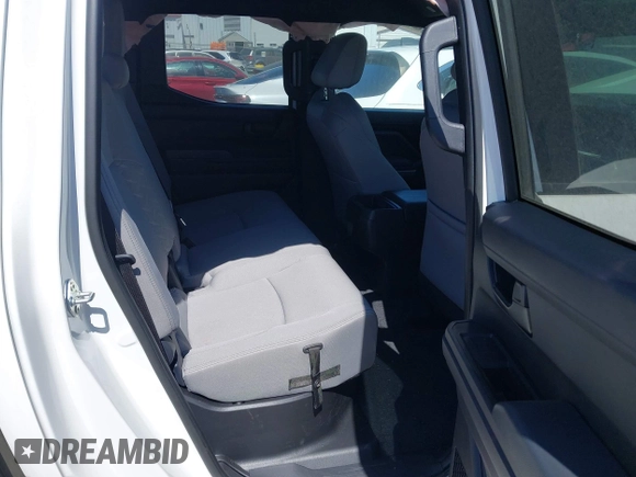 ✅ 2025 Toyota Tacoma SR5 • VIN: 3TYKB5FN8ST029205 • Lot: 44919232. Wystawiony na IAAI z przebiegiem 4 616 mil. Bezpłatny archiwum sprzedaży aukcyjnych z USA i szczegółowy raport historii pojazdu na DreamBid. Zdjęcie 8.