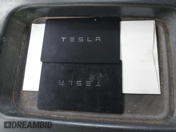 ✅ 2024 Tesla Model Y Long Range • VIN: 7SAYGDEE8RA330753 • Лот: 44933835. Опубліковано раніше на IAAI з пробігом 11 647 миль. Безкоштовний доступ до архіву аукціонних продажів зі США та докладний звіт про історію автомобіля на DreamBid. Зображення 11.
