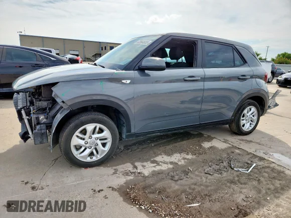 ✅ 2022 Hyundai Venue SE • VIN: KMHRB8A34NU195413 • Lot: 63564655. Wystawiony na Copart z przebiegiem 53 650 mil. Bezpłatny archiwum sprzedaży aukcyjnych z USA i szczegółowy raport historii pojazdu na DreamBid. Zdjęcie 1.