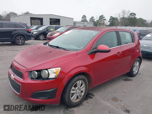 ✅ 2015 Chevrolet Sonic LT • VIN: 1G1JC6SH5F4128648 • Lot: 44085173. Wystawiony na IAAI z przebiegiem 100 264 mil. Bezpłatny archiwum sprzedaży aukcyjnych z USA i szczegółowy raport historii pojazdu na DreamBid. Zdjęcie 2.