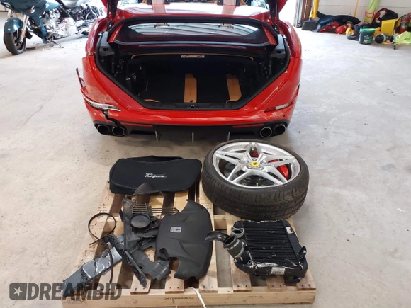 ✅ 2015 Ferrari California T • VIN: ZFF77XJAXF0207452 • Lot: 43135521. Wystawiony na IAAI z przebiegiem Nie podano. Bezpłatny archiwum sprzedaży aukcyjnych z USA i szczegółowy raport historii pojazdu na DreamBid. Zdjęcie 12.