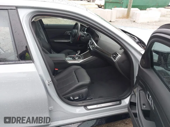 ✅ 2021 BMW M3 Competition • VIN: WBS33AY09MFL38409 • Lot: 44712135. Listed on IAAI with 15,071 mi. Free auction sales archive from the USA and detailed vehicle history report at DreamBid. Image 5.