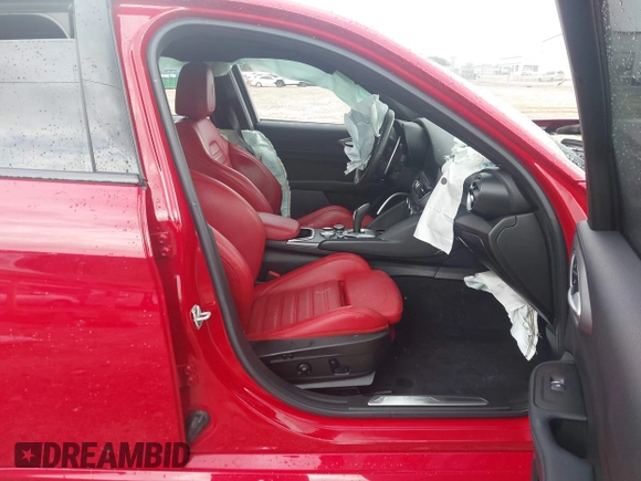 ✅ 2022 Alfa Romeo Giulia Veloce • VIN: ZARFAMBN2N7661072 • Lot: 43009351. Wystawiony na IAAI z przebiegiem 35 822 mil. Bezpłatny archiwum sprzedaży aukcyjnych z USA i szczegółowy raport historii pojazdu na DreamBid. Zdjęcie 5.
