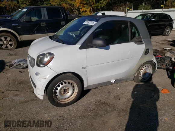 ✅ 2016 Smart fortwo Prime • VIN: WMEFJ5DA7GK142448 • Lot: 91097775. Wystawiony na Copart z przebiegiem Nie podano. Bezpłatny archiwum sprzedaży aukcyjnych z USA i szczegółowy raport historii pojazdu na DreamBid. Zdjęcie 1.
