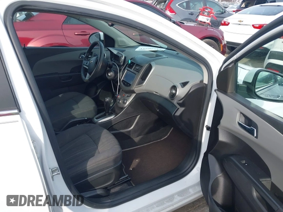 ✅ 2016 Chevrolet Sonic LT • VIN: 1G1JC6SH9G4133756 • Lot: 44120991. Wystawiony na IAAI z przebiegiem 179 482 mil. Bezpłatny archiwum sprzedaży aukcyjnych z USA i szczegółowy raport historii pojazdu na DreamBid. Zdjęcie 5.