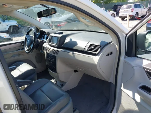 ✅ 2011 Volkswagen Routan SE • VIN: 2V4RW3DG3BR717540 • Lot: 42198036. Wystawiony na IAAI z przebiegiem 134 197 mil. Bezpłatny archiwum sprzedaży aukcyjnych z USA i szczegółowy raport historii pojazdu na DreamBid. Zdjęcie 5.