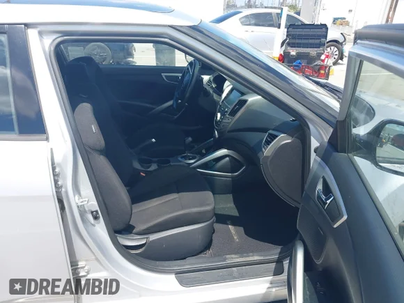 ✅ 2017 Hyundai Veloster • VIN: KMHTC6AD1HU320601 • Лот: 44977998. Опубліковано раніше на IAAI з пробігом 57 430 миль. Безкоштовний доступ до архіву аукціонних продажів зі США та докладний звіт про історію автомобіля на DreamBid. Зображення 5.