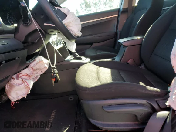 ✅ 2019 Hyundai Elantra SE • VIN: 5NPD74LF1KH445292 • Лот: 71728132. Опубликован ранее на Copart с пробегом 84 206 миль. Бесплатный доступ к архиву аукционных продаж из США и подробный отчёт об истории автомобиля на DreamBid. Изображение 7.