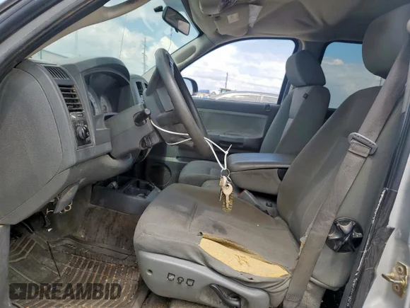 ✅ 2007 Dodge Dakota SLT • VIN: 1D7HE48K07S127806 • Lot: 70178365. Wystawiony na Copart z przebiegiem 252 355 mil. Bezpłatny archiwum sprzedaży aukcyjnych z USA i szczegółowy raport historii pojazdu na DreamBid. Zdjęcie 7.
