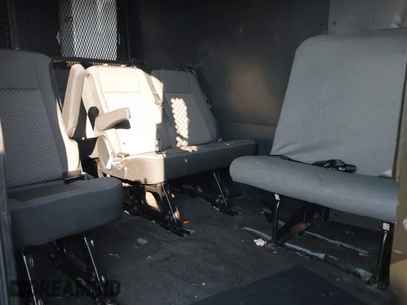 ✅ 2015 Ford Transit Cargo • VIN: 1FTNR3XM4FKA12798 • Lot: 42804367. Wystawiony na IAAI z przebiegiem 134 909 mil. Bezpłatny archiwum sprzedaży aukcyjnych z USA i szczegółowy raport historii pojazdu na DreamBid. Zdjęcie 8.