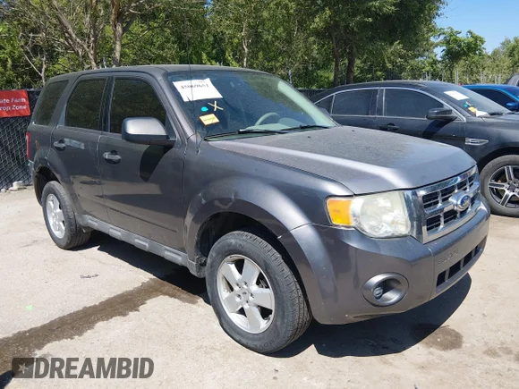 ✅ 2011 Ford Escape XLS • VIN: 1FMCU0C76BKA68123 • Lot: 45069651. Wystawiony na IAAI z przebiegiem 138 392 mil. Bezpłatny archiwum sprzedaży aukcyjnych z USA i szczegółowy raport historii pojazdu na DreamBid. Zdjęcie 1.